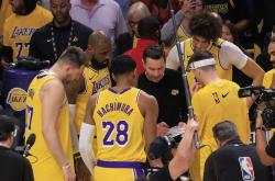 关于阿贾克斯发布备战花絮；冲刺阶段再遭质疑；NBA总决赛任务艰巨；赛程密集仍需轮换的信息-麻将胡了模拟器