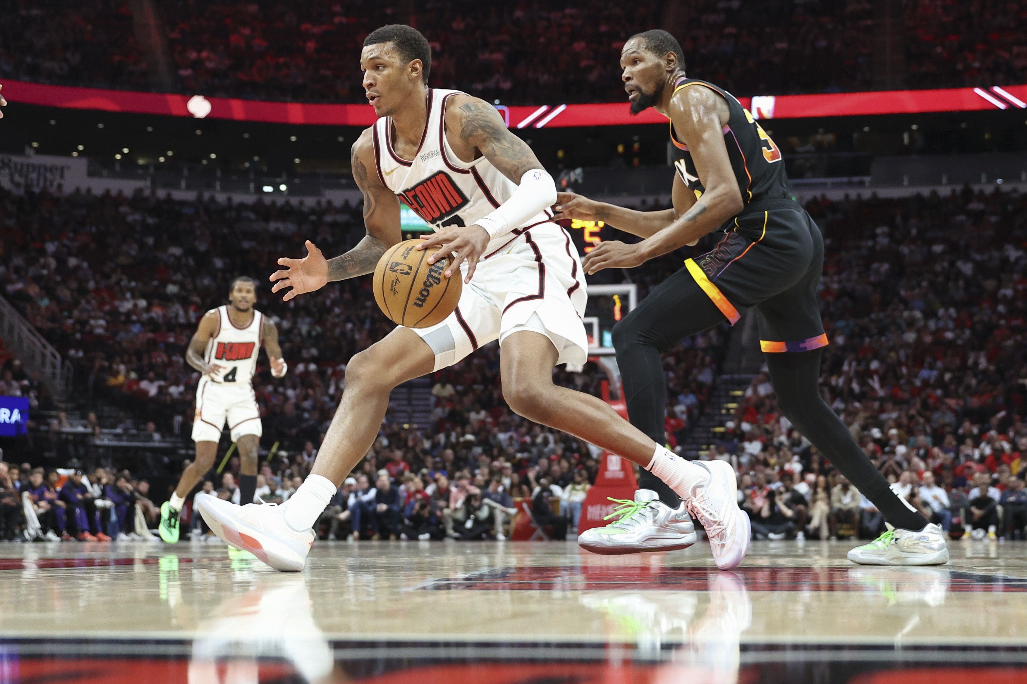 休斯敦火箭训练开放日，关键时刻复出首秀引欢呼，西甲在即，赛程密集仍需轮换(休斯敦火箭新闻火箭最新动态)