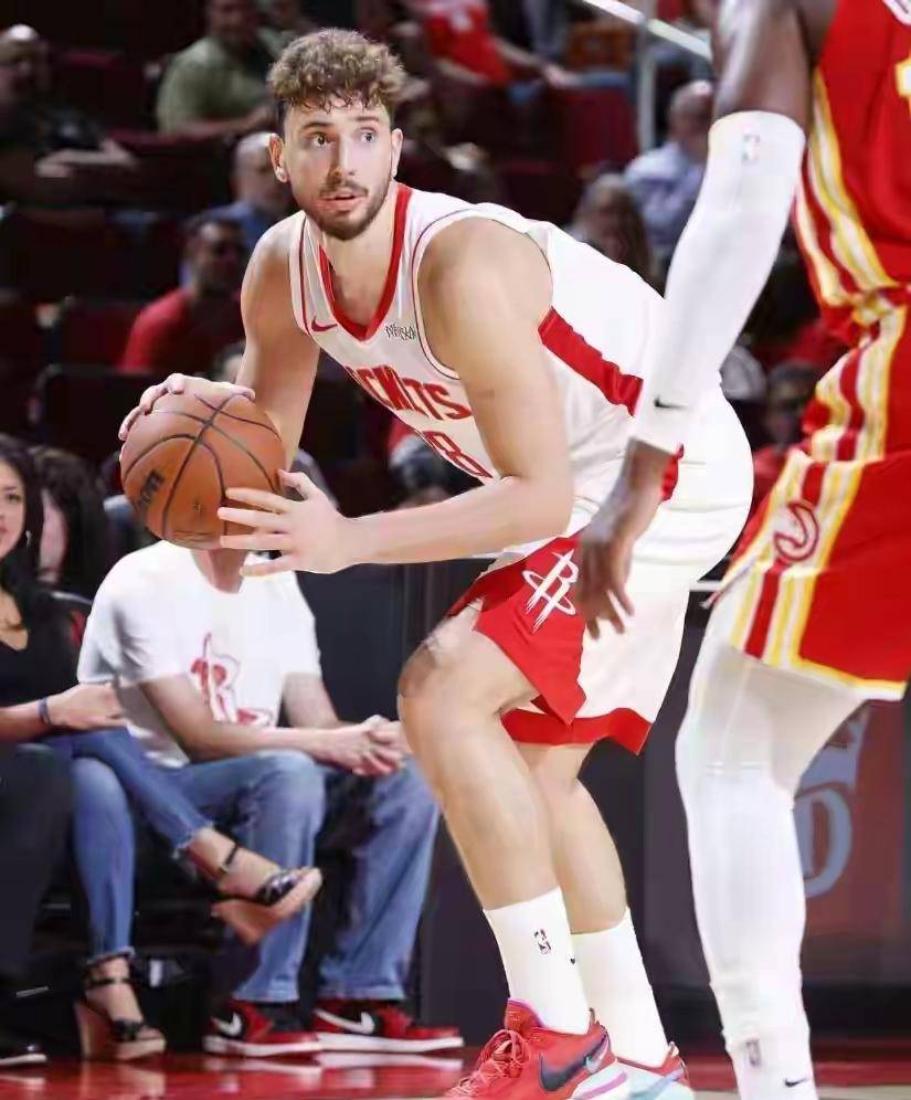 休斯敦火箭训练开放日，关键时刻复出首秀引欢呼，西甲在即，赛程密集仍需轮换(休斯敦火箭新闻火箭最新动态)