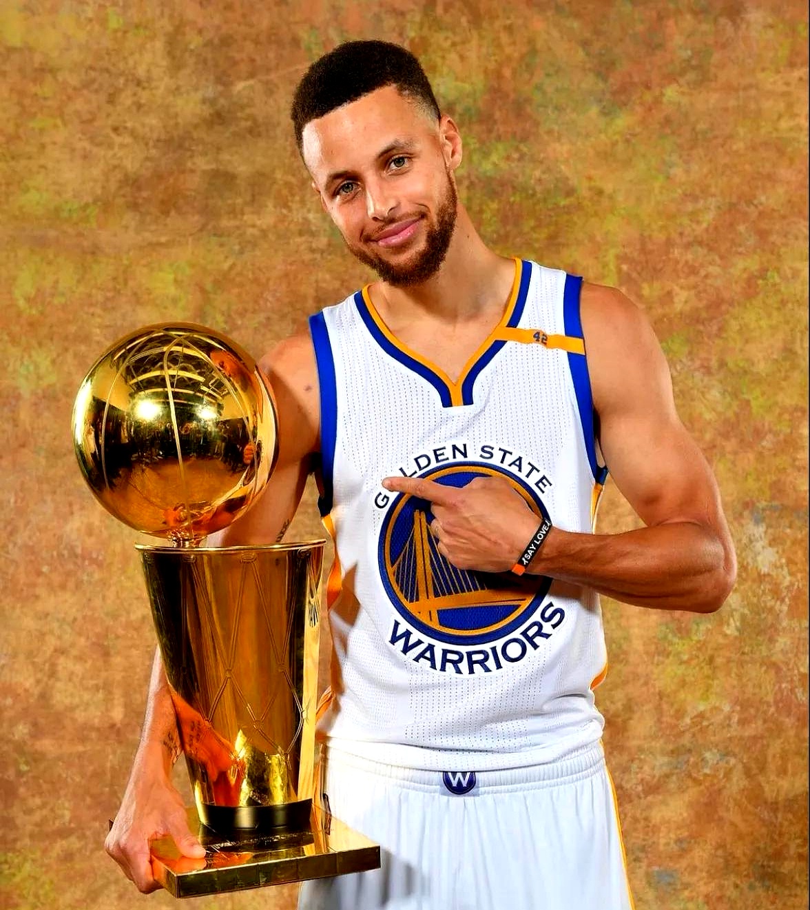 CBA常规赛倒计时；埃因霍温清晨造点机会；细节引发关注；质疑声仍在；球探报告显示潜力的简单介绍